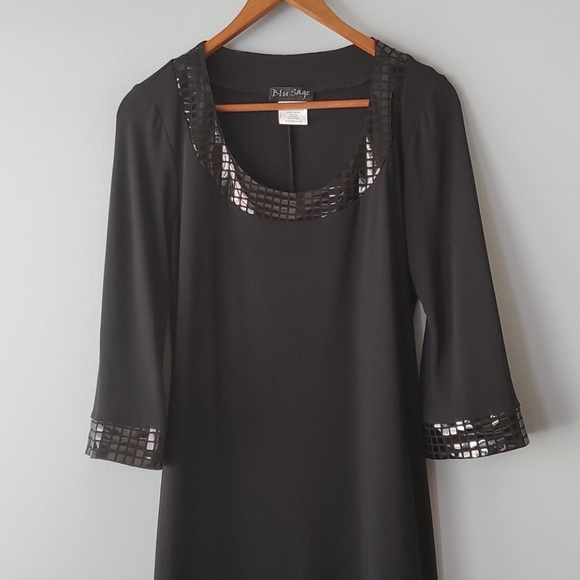 Blue Sage Black Scoop Neck Metallic Shift Mini Dress NWOT Womens Medium - Picture 2 of 8